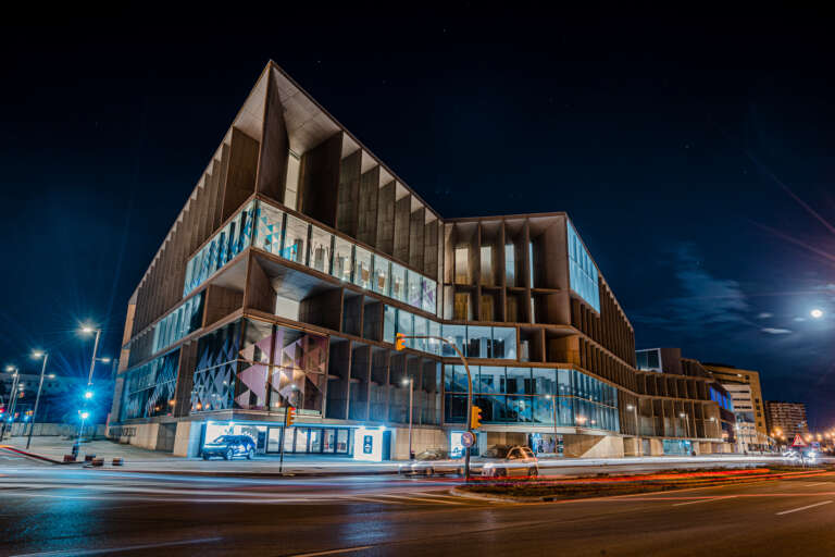 Night view of the Palau de Congressos in Palma, venue for the Global Training Experience Mallorca