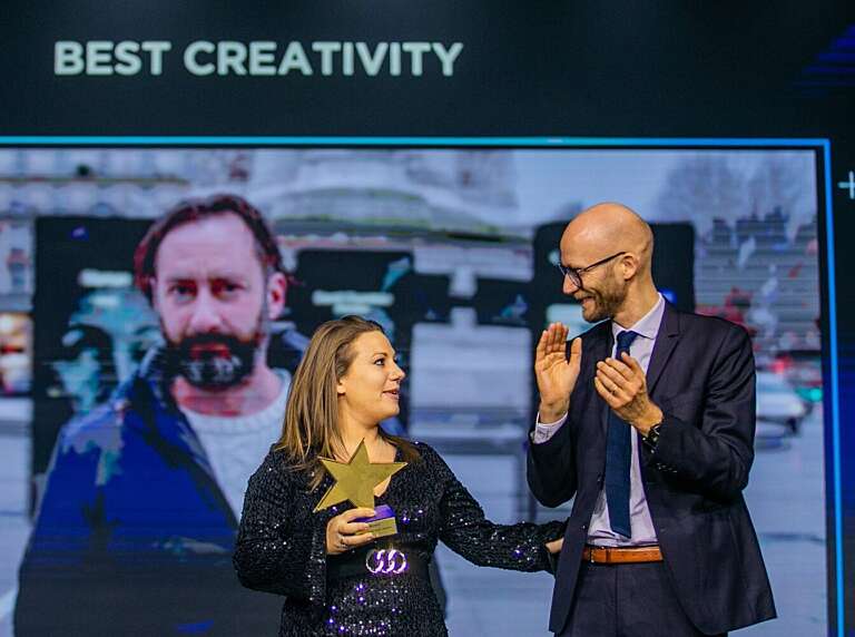 L’équipe de La Sécurité routière reçoit un prix pour la campagne “Vies Brisées”.