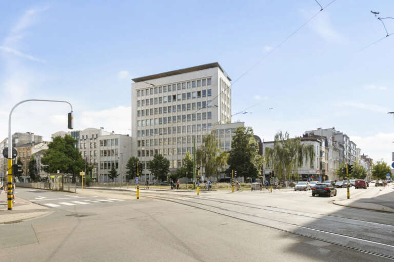 OVAL's Antwerp office, located at Mechelsesteenweg 64 b. 801