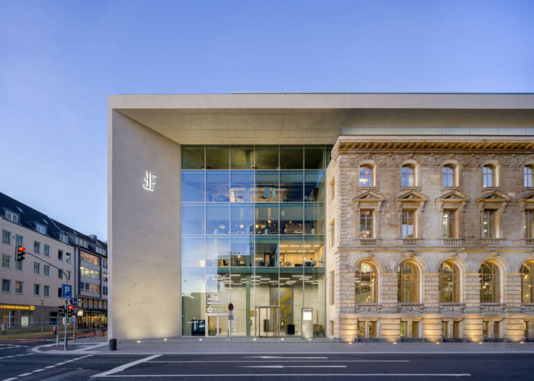 OVAL's Düsseldorf office, located at Fürstenwall 172